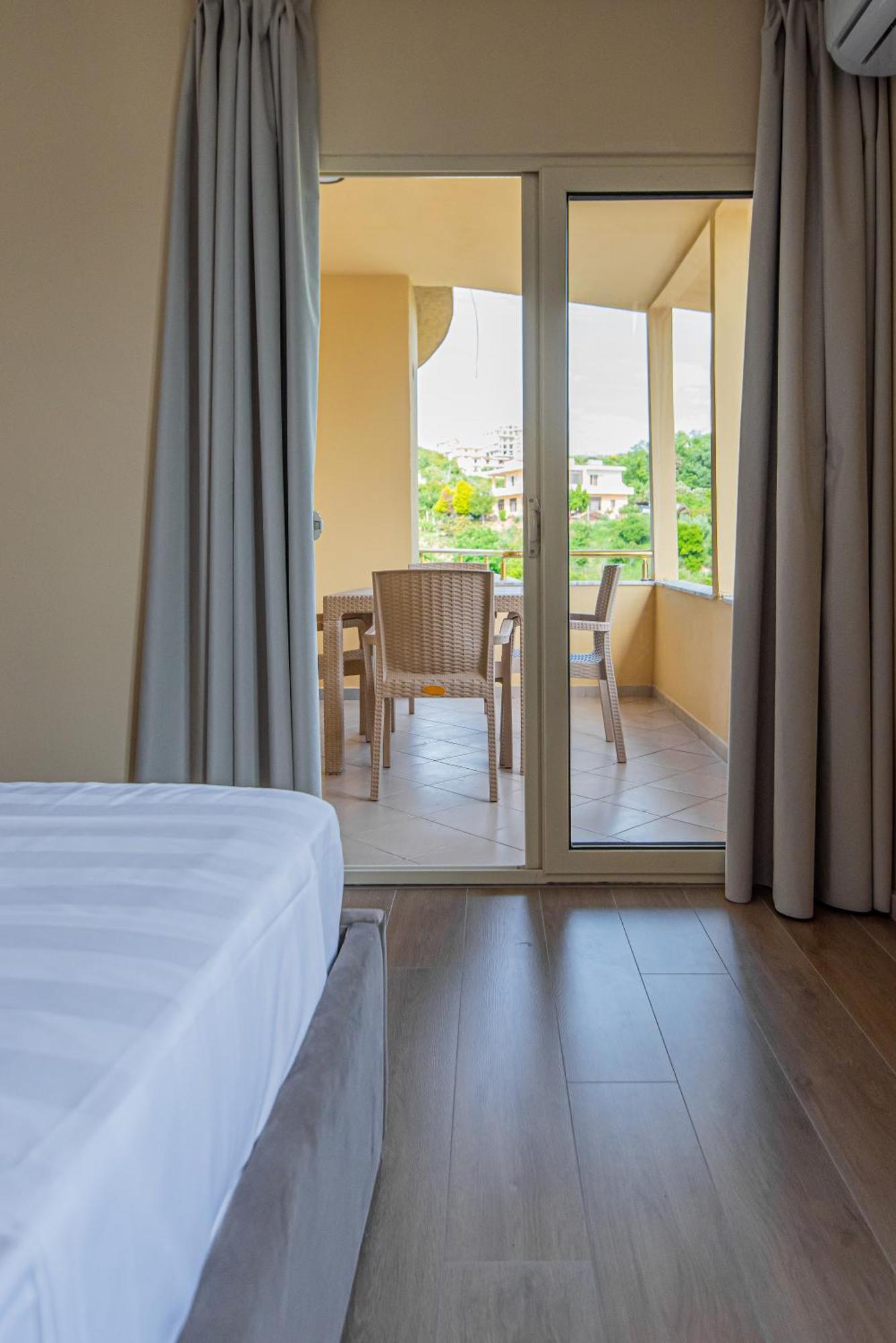 Aparthotel Eda ดูร์เรส ภายนอก รูปภาพ